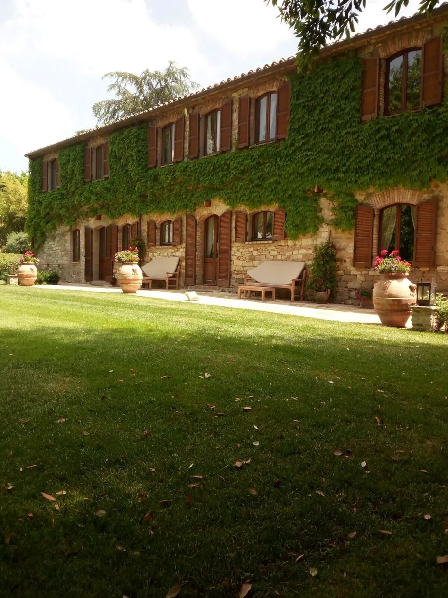 Ivy-covered farmhouse at Abbadia Celestina